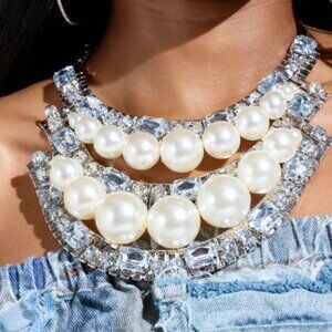 PRETTY IN PEARLS NECKLACE (one size fits all)